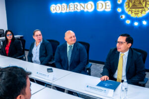 EMPRESA SALVADOREÑA RECIBE SELLO QUE AGILIZA PROCESOS ADUANEROS