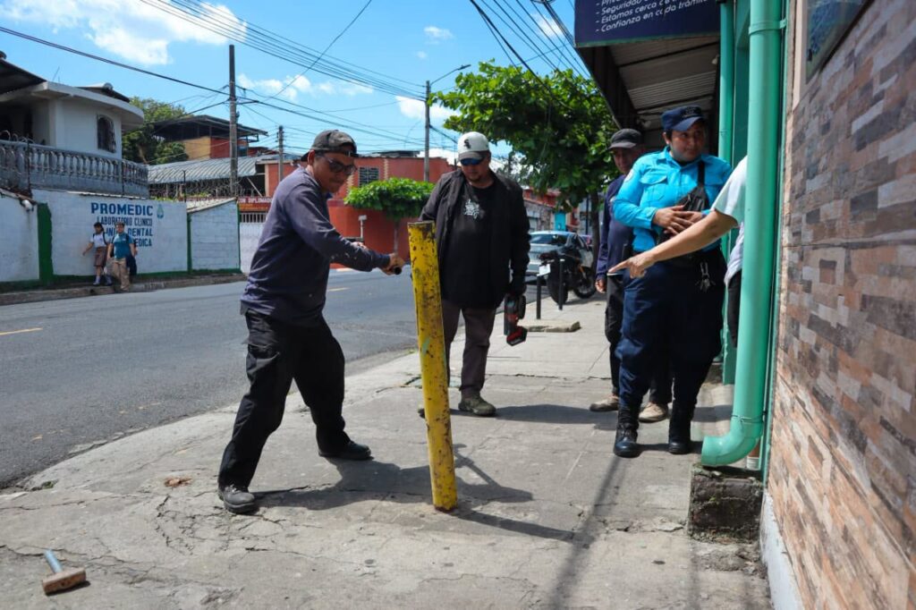 CAM EJECUTA OPERATIVO PARA LIBERAR ACERAS EN LA AVENIDA JUAN BERTIS, EN CIUDAD DELGADO