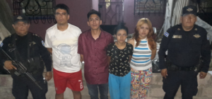 ALLANAMIENTO EN VILLA LOURDES TERMINA CON CUATRO CAPTURADOS Y DECOMISO DE DROGAS