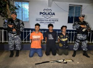 CAPTURAN A TRES SUJETOS POR AMENAZAR A COMERCIANTES EN USULUTÁN