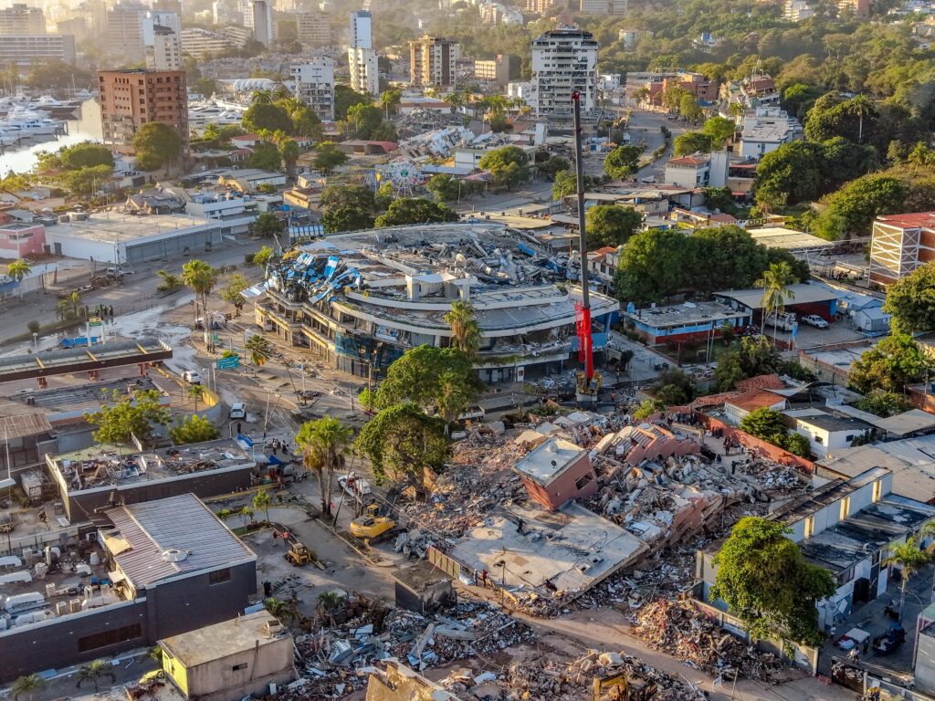EQUIPOS SALVADOREÑOS TRABAJAN SIN DESCANSO EN BÚSQUEDA DE NIÑO DESAPARECIDO EN VENEZUELA