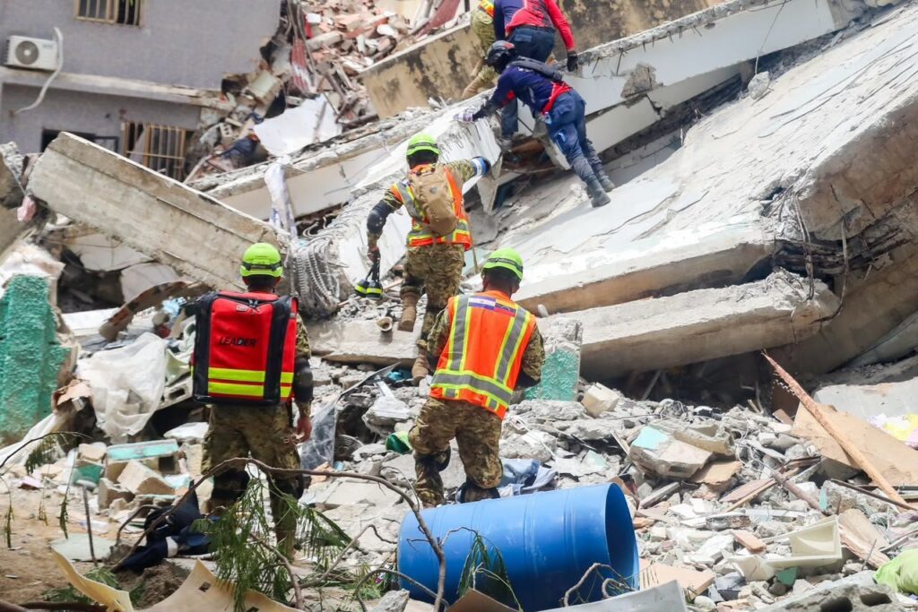 CONTINÚAN LABORES DE RESCATE EN VENEZUELA A UNA SEMANA DE LOS DEVASTADORES TERREMOTOS