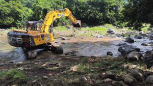 MOP CONSTRUYE BORDAS EN EL RÍO GUAZAPA PARA REDUCIR RIESGO DE INUNDACIONES