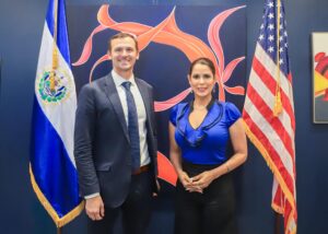 EMBAJADORA DE EL SALVADOR EN EEUU RESALTA APORTE DE LOS SALVADOREÑOS EN REUNIÓN CON FUNCIONARIO DEL DHS