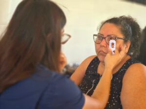 FUDEM Y ALCALDÍA DE SAN SALVADOR CENTRO REALIZAN JORNADA DE SALUD VISUAL