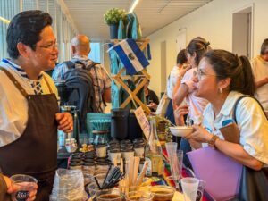 SALVADOREÑOS EN PORTUGAL FORTALECEN SUS NEGOCIOS A TRAVÉS DE ENCUENTRO DE EMPRENDEDORES