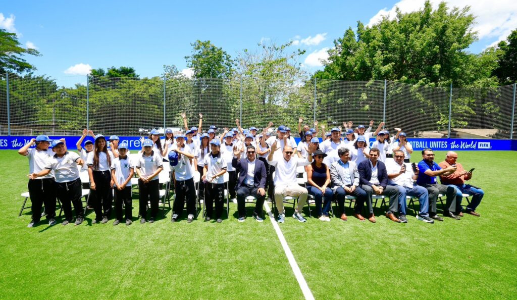 SANTA ANA RECIBE EL SEGUNDO MINICAMPO DE FÚTBOL DEL PROYECTO FIFA ARENA