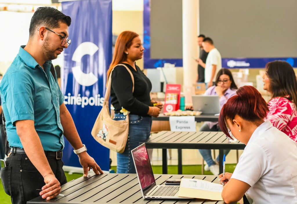 15 MARCAS SE SUMAN A FERIA DE EMPLEO EN EL CENTRO HISTÓRICO CON MÁS DE 170 VACANTES