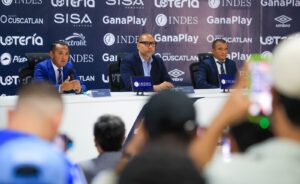 YAMIL BUKELE ENCABEZA HOMENAJE A IVÁN BARTON Y DAVID MORÁN POR SU RÉCORD EN MUNDIALES
