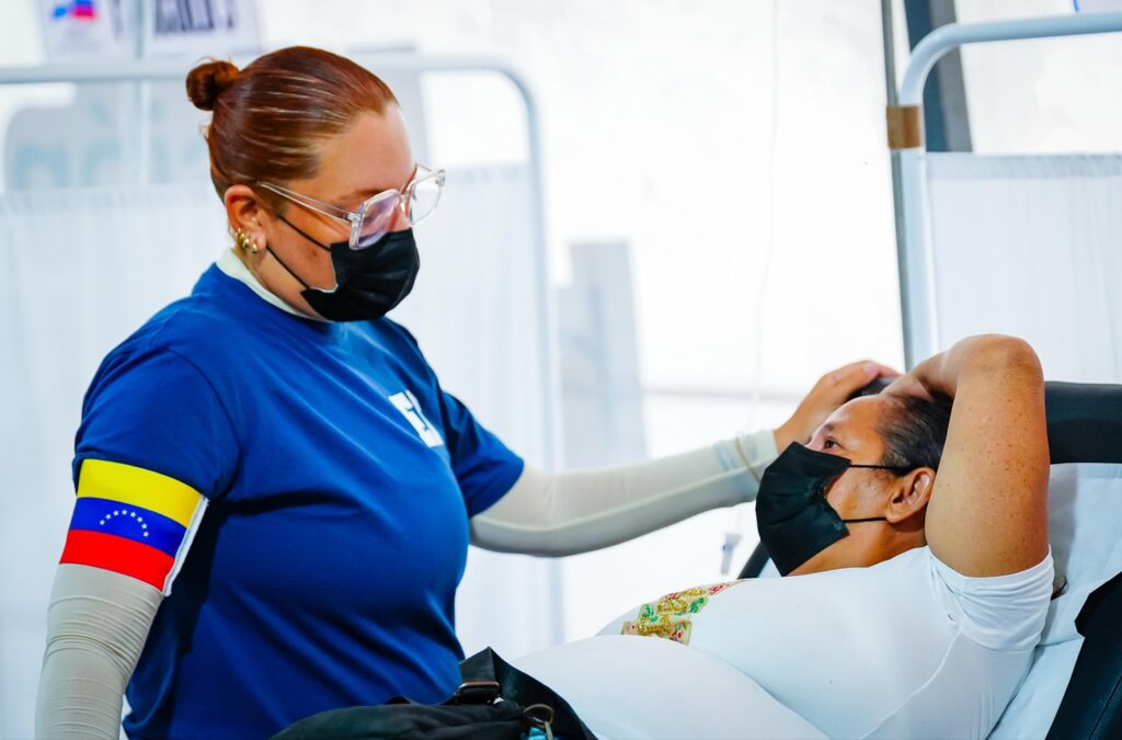 EQUIPO MÉDICO SALVADOREÑO CONTINÚA ASISTIENDO A LOS AFECTADOS EN CATIA LA MAR, VENEZUELA