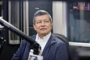 «CHINO» FLORES SE ENFOCARÁ EN DIRIGIR EL FMLN Y NO COMPETIRÁ EN LOS COMICIOS
