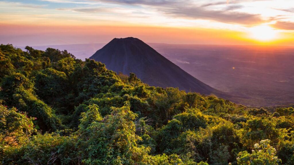 EL SALVADOR VIVE TEMPERATURAS HISTÓRICAS DE HASTA 40,5 GRADOS CELSIUS EN 2026