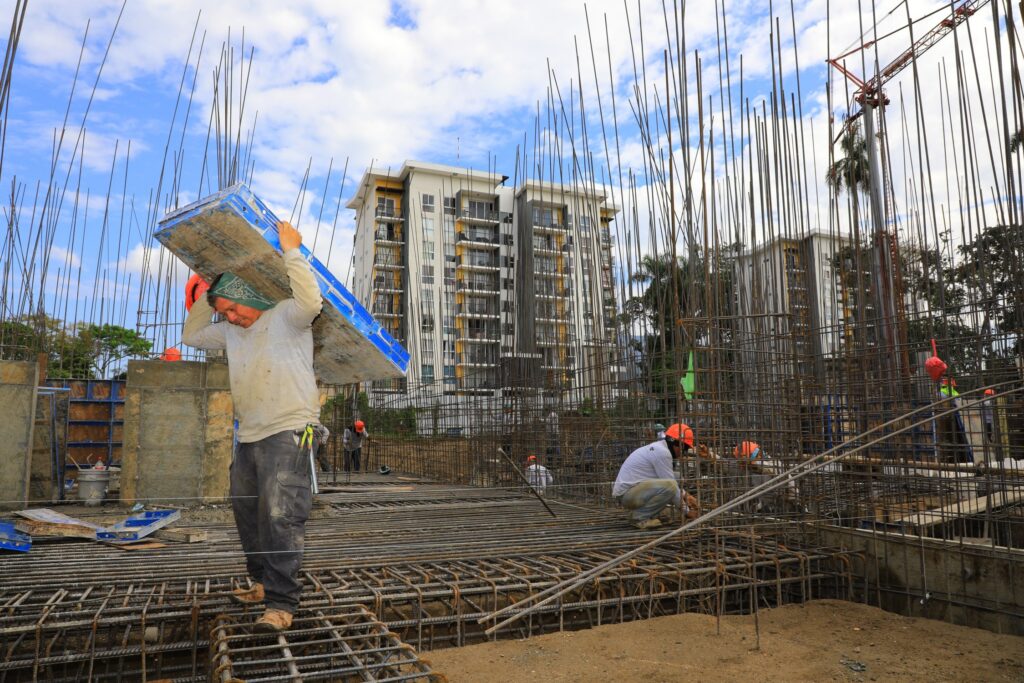 SECTOR CONSTRUCCIÓN MANTIENE SU IMPULSO CON 715 PROYECTOS EN EL AMSS