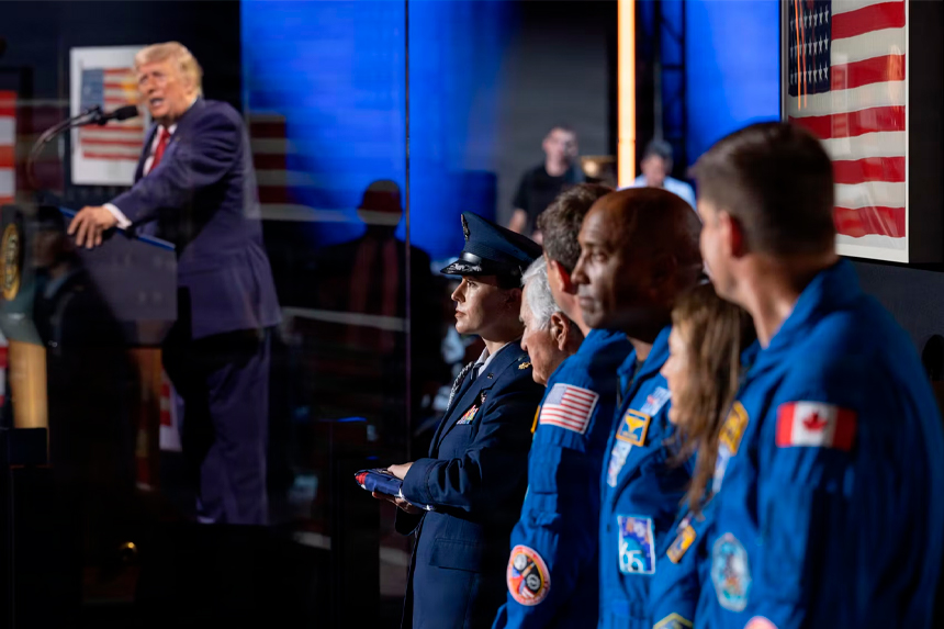 TRUMP ENTREGA MEDALLA DE HONOR ESPACIAL DEL CONGRESO A TRIPULACIÓN DE ARTEMIS II