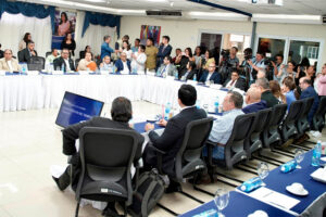 GOBIERNO, EMPLEADORES Y TRABAJADORES DEBATEN CAMBIOS EN EL TIEMPO DE TRABAJO