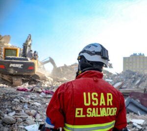 COLOMBIA EVALÚA APOYO DE EL SALVADOR Y OTROS PAÍSES CON EQUIPOS DE RESCATE CERTIFICADOS