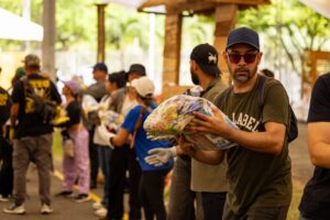 VOLUNTARIOS APOYAN RECEPCIÓN DE LA AYUDA HUMANITARIA DE EL SALVADOR EN CALI, COLOMBIA