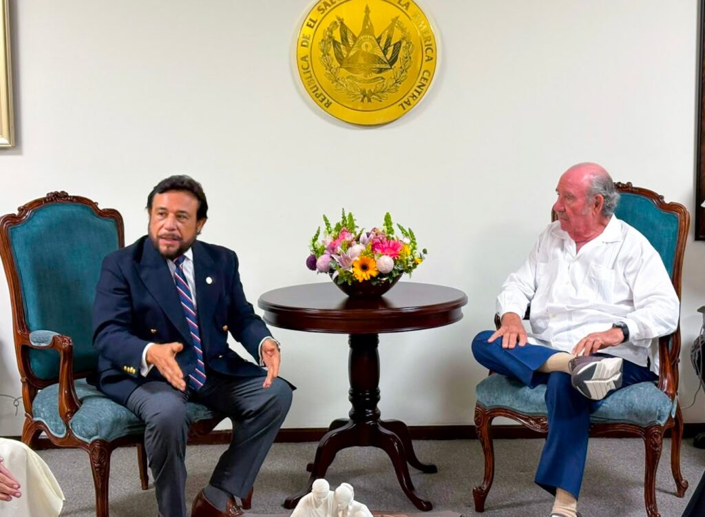 DELEGACIÓN DE JURISTAS INTERNACIONALES CONOCE FUNCIONAMIENTO INSTITUCIONAL DE EL SALVADOR