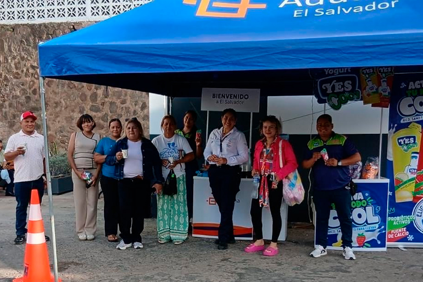 TURISTAS RECIBEN BIENVENIDA ESPECIAL EN LAS FRONTERAS DEL PAÍS