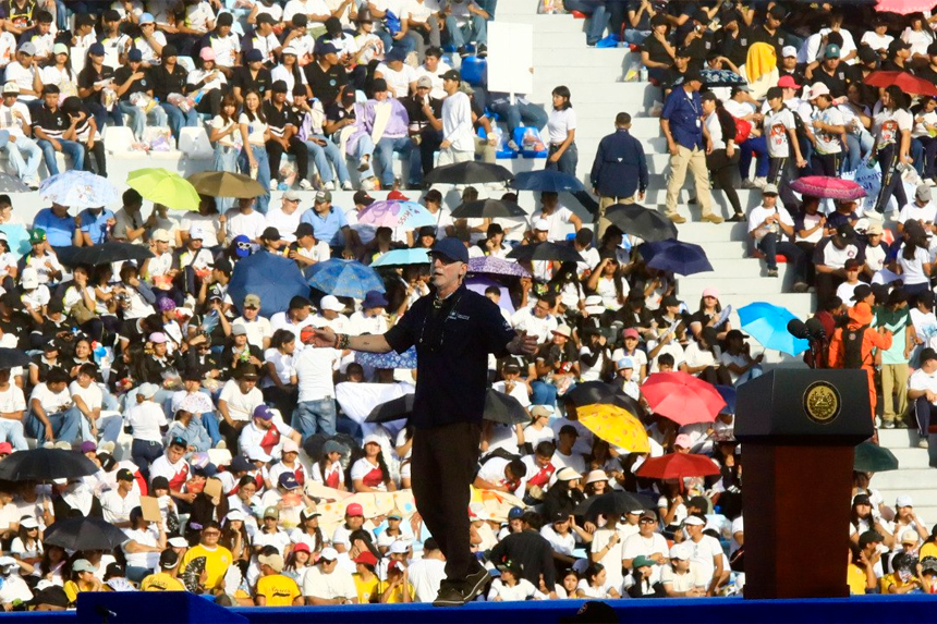 ALEJANDRO GUTMAN DESTACA EL ESFUERZO DE MILES DE ESTUDIANTES EN EL PROCESO FORMATIVO