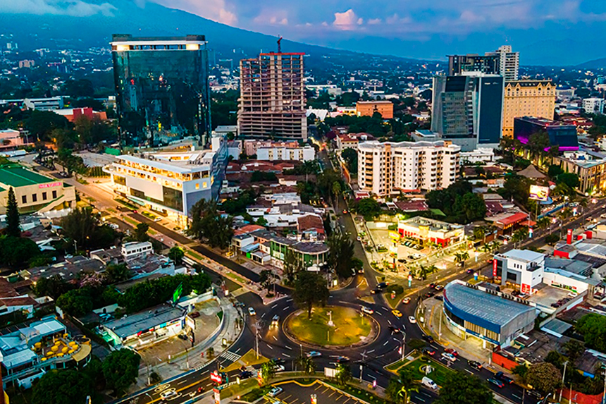 EL SALVADOR ELEVA SUS PERSPECTIVAS ECONÓMICAS Y APUNTA A UN CRECIMIENTO DE HASTA 5% EN 2026