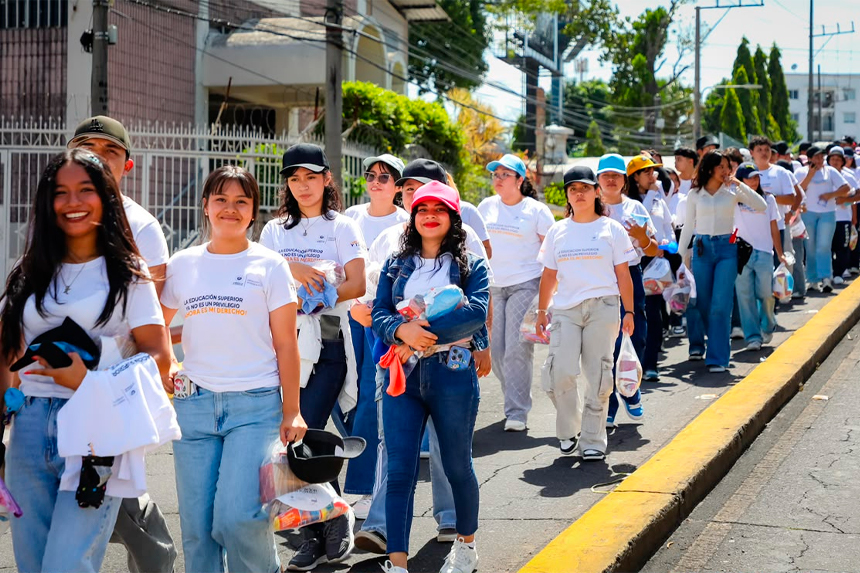 COMPROMISO, PARTICIPACIÓN Y ESFUERZO: LA RUTA DE LOS ESTUDIANTES HACIA UNA BECA