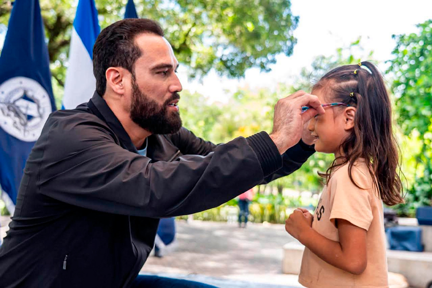 MÁS DE 100 ESTUDIANTES RECIBEN LENTES GRATUITOS CON PROGRAMA “VENTANITAS DE LUZ”