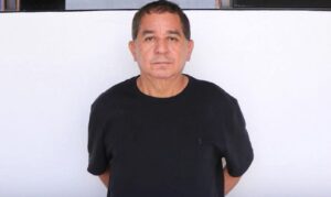 ENGAÑA A VÍCTIMAS, LOGRA QUE DESBLOQUEEN SUS CELULARES Y HUYE
