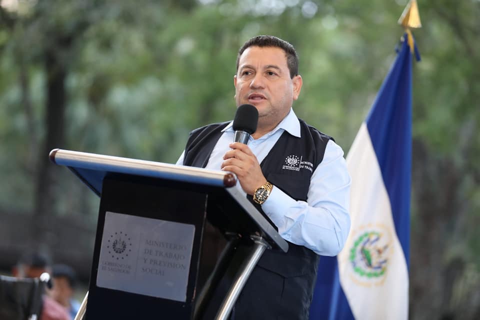 “NO AMENACEN CON EL PETATE DEL MUERTO”; LA OIT YA ESTÁ INVITADA AL PROCESO, ACLARA MINISTRO ROLANDO CASTRO