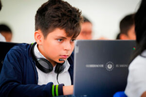 DESTACAN RESULTADOS INTERNACIONALES DE PROGRAMA EDUCATIVO CON TUTORES DE INTELIGENCIA ARTIFICIAL