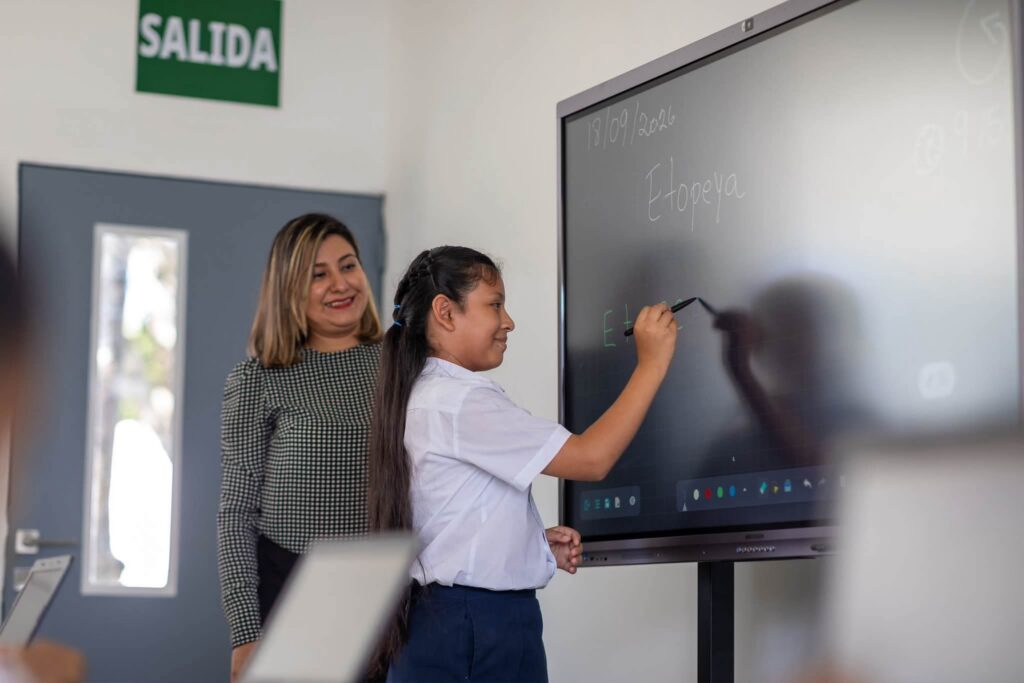 NAYIB BUKELE IMPULSA LA IA EN LAS ESCUELAS DE EL SALVADOR