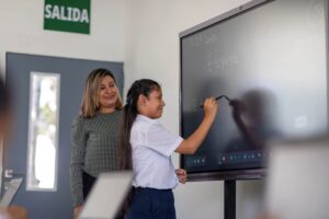 NAYIB BUKELE IMPULSA LA IA EN LAS ESCUELAS DE EL SALVADOR
