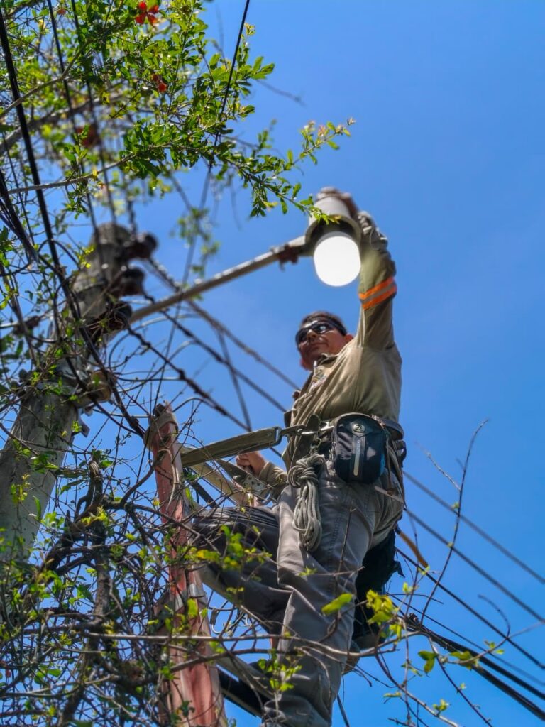 PLAN SAN SALVADOR CENTRO 100% ILUMINADO AVANZA CON RESTAURACIÓN DE LUMINARIAS EN MEJICANOS