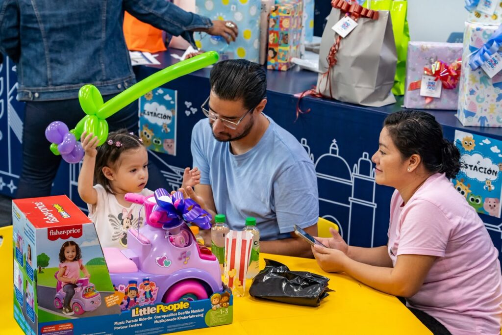 ALCALDÍA DE SAN SALVADOR CENTRO ENTREGA MÁS DE 250 JUGUETES COMO PARTE DE LAS ACTIVIDADES DEL MES DEL NIÑO