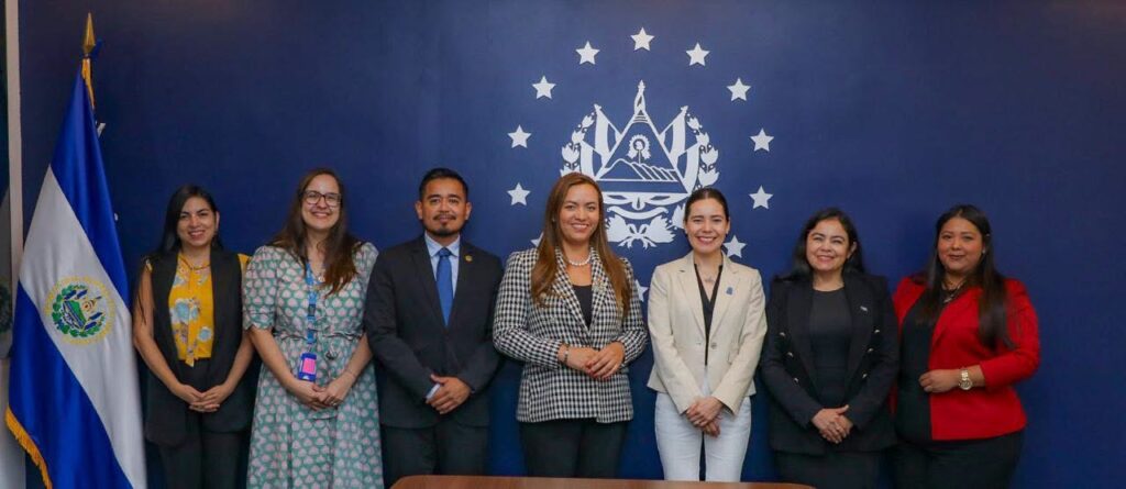 EL SALVADOR AMPLÍA ALIANZAS PARA BRINDAR APOYO INTEGRAL A PERSONAS EN MOVILIDAD