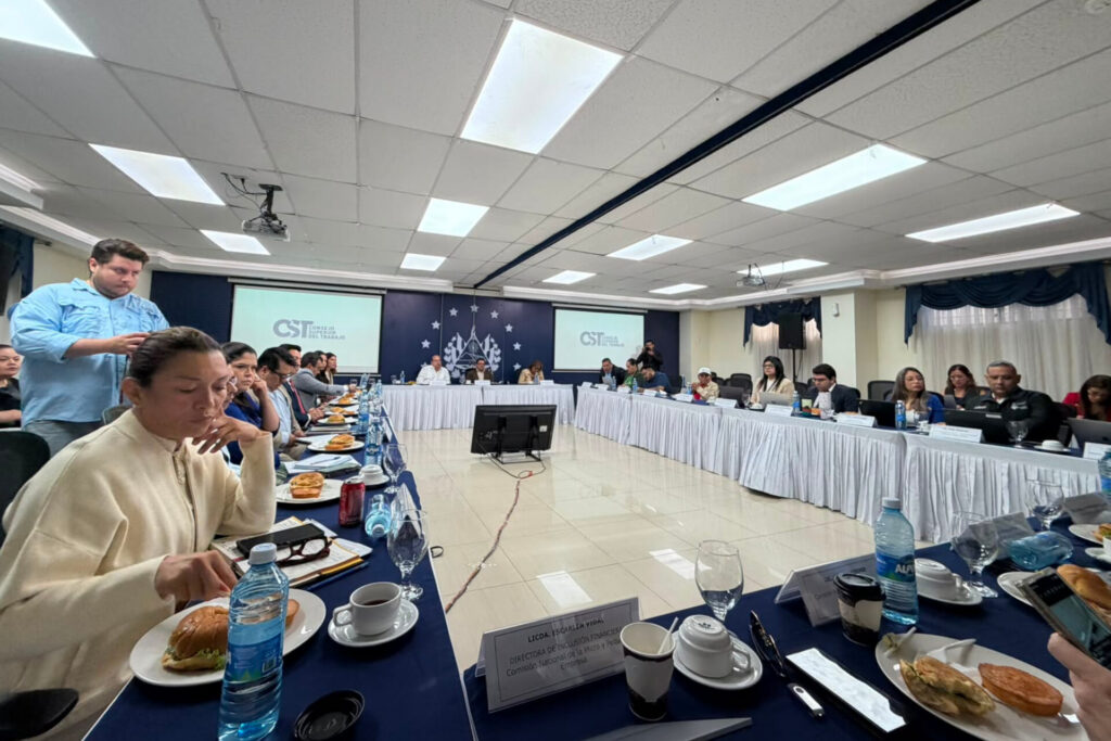 CONAMYPE PROPONE MODERNIZAR EL ENTORNO LABORAL SIN REDUCIR LOS DERECHOS DE LOS TRABAJADORES