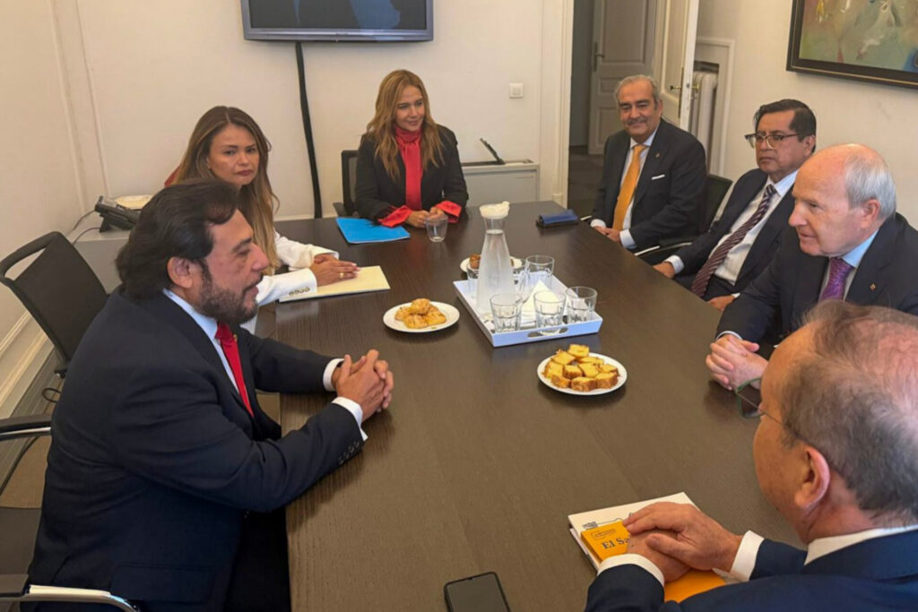 VICEPRESIDENTE ULLÓA INVITA A JOSÉ MONTILLA A CONFERENCIA SOBRE ESTADO Y DEMOCRACIA