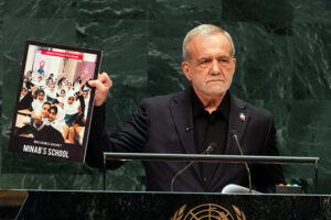 PEZESHKIAN RESPONDE A TRUMP EN LA ONU Y CONDICIONA LA APERTURA DEL ESTRECHO DE ORMUZ