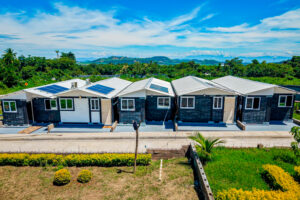 GOBIERNO IMPULSA CASAS CON MATERIALES RECICLADOS Y ENERGÍA SOLAR