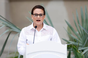 ILYÁ ESPINO DE MAROTTA HACE HISTORIA COMO PRIMERA MUJER AL FRENTE DEL CANAL DE PANAMÁ