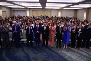 MÁS DE 100 SALVADOREÑOS SE PREPARAN PARA PARTIR RUMBO A ITALIA