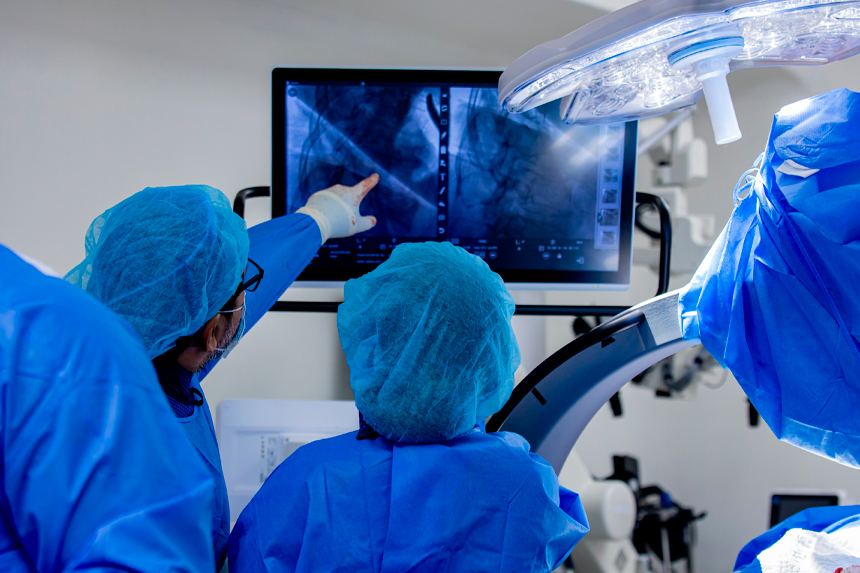 HOSPITAL ROSALES APLICA TÉCNICA MENOS INVASIVA PARA REPARAR FRACTURAS EN LA COLUMNA